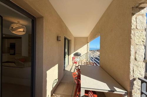 Superb apartment for 4 Sea view & terrace Private parking