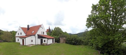 Ein Garten an der Unterkunft Chalupa Hubertus