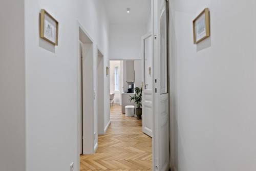 Bel Étage - 4BR Superior Family-Suite with AC - City Centre