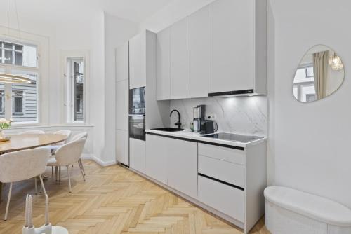 Bel Étage - 4BR Superior Family-Suite with AC - City Centre