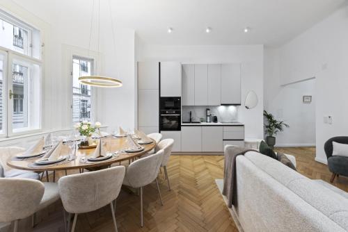 Bel Étage - 4BR Superior Family-Suite with AC - City Centre