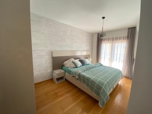a bedroom with a bed and a window at Przno central seaside in Pržno