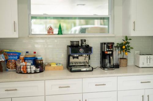 Luxury 4BR, Sleeps 12, Heated Pool, Near Universal Studios photo 89