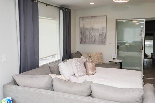 Luxury 4BR, Sleeps 12, Heated Pool, Near Universal Studios photo 104