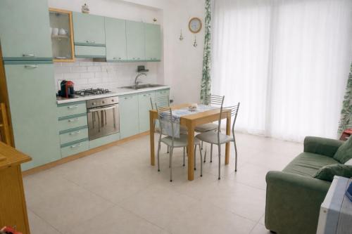 a kitchen and dining room with a table and chairs at Casa Ventitré in Balestrate
