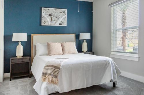 a bedroom with a bed and two night stands with lamps at Landing Amazing 1BD Gym Clubhouse in Fort Myers