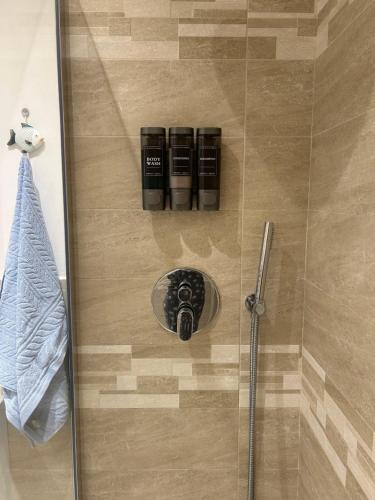 a shower with a glass door and some bottles at Casa Conchiglia 6 ospiti 5 minuti a piedi da mare, centro e stazione comfort completo in Rapallo