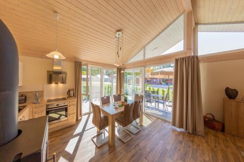 a kitchen and dining room with a table and chairs at Patryzia in Lenz