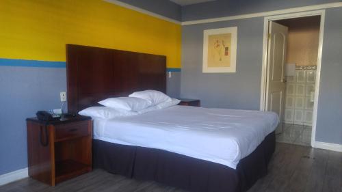 Postel nebo postele na pokoji v ubytování Riviera Motel