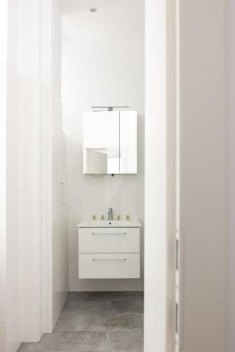 3 Bedroom Long-Term Apartment with Free Parking