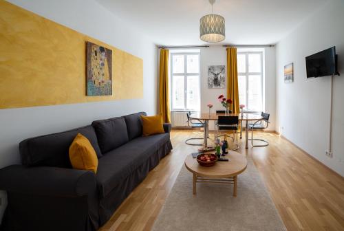 3 Bedroom Long-Term Apartment with Free Parking