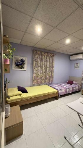 a bedroom with two beds in a room at Flat 3 in Mġarr