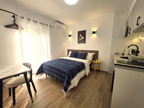 205 Stylish Studio Kitchenette Private Bath