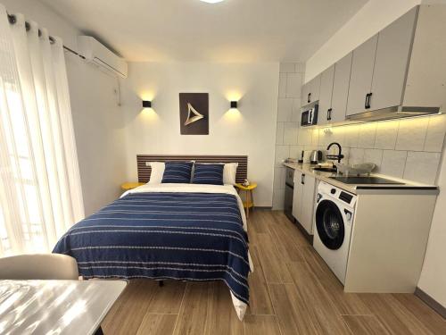 205 Stylish Studio Kitchenette Private Bath