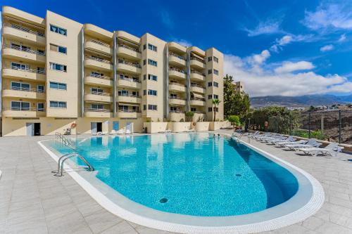 2 BR apartment with garage in Playa Paraiso