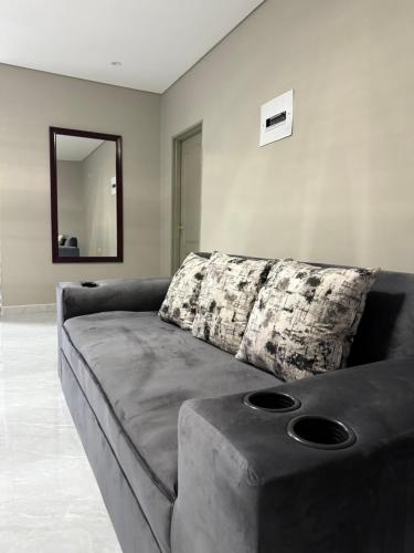 Ruang duduk di BNG Suites 3