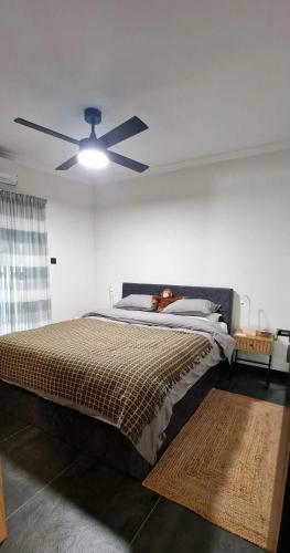 Stylish Olive Tree Garden Apartment in Ano Poli