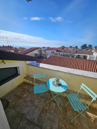 Modern 2BR Apartment - 100m from Beach - Sea View - Old Town