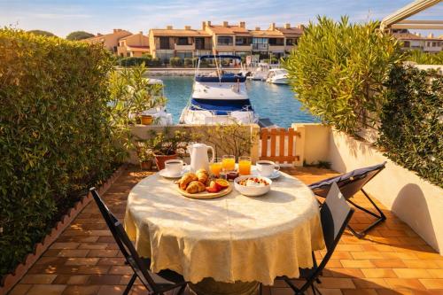 VILLA AUX CAPELLANS SUR LA MARINA POUR 4 PERSONNES - vue Marina - Parking - plage à 5 min à pied