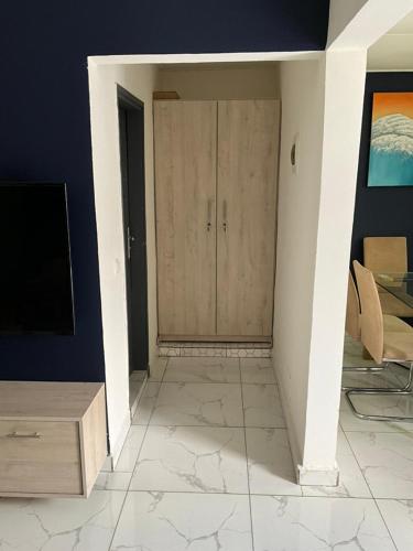 Foto de la galeria de The large, secure, fully equipped studio a Abidjan