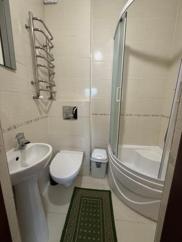 a bathroom with a sink and a toilet and a shower at Hotel palas tatariv in Tatariv