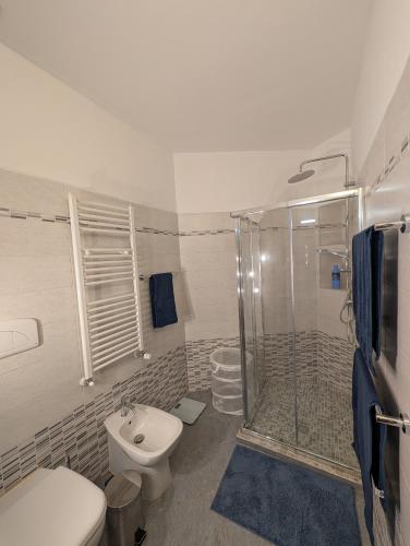 Ampio alloggio Milano-Lambrate desing district accessibile senza barriere architettoniche e letto king size