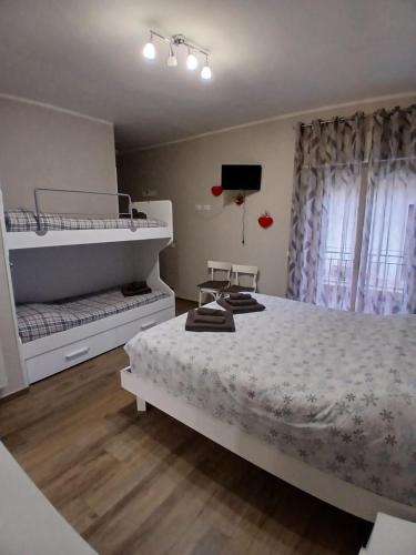 a bedroom with two bunk beds and a television at Casa Nanna Edo in Celano