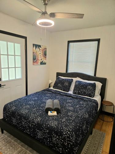 a bedroom with a bed with two hats on it at Cozy Cabin 2 beds Mtn view in Franklin