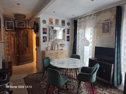 Maison intra muros, clim, terrasses avec vue sur palais jaccuzzi et garage