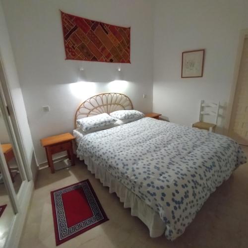 a bedroom with a bed with a blue and white comforter at Cedra 5, Holiday home, cosy apartment in Turre