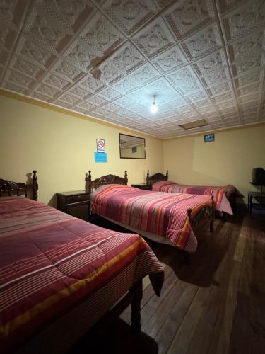 Llit o llits en una habitació de De Compania Hostal - Bed, Breakfast & More