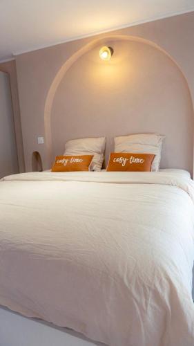 sauna spa king size bed & equipped kitchen