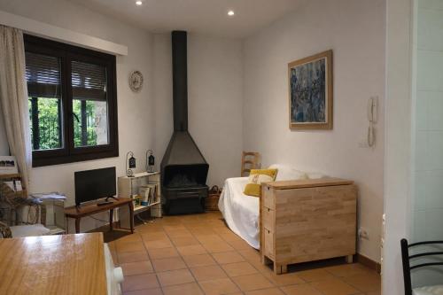 a living room with a bed and a fireplace at Casa amb llar de foc - Casa Anina in Montsonis