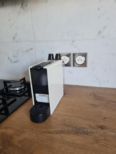 a black and white appliance sitting on top of a table at Le Pavillon du trou d'eau in La Saline les Bains