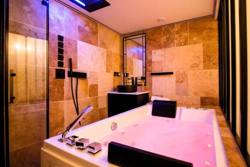 Foto Cristalys Loveroom & Spa 3