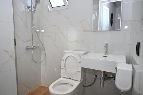 ห้องน้ำของ Vila Bashkim