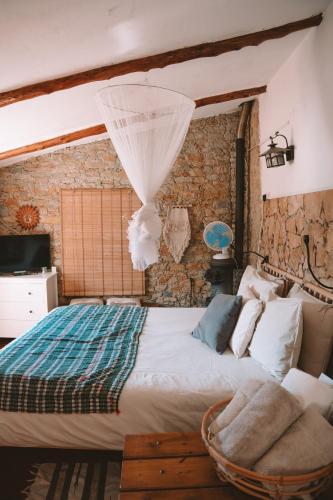 a bedroom with a large bed with a chandelier at João Jungle in Açafora