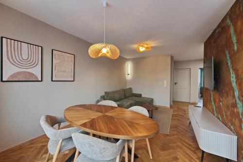 Wooden Harmony Apartment Near Old Town