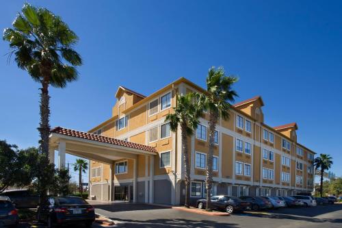a large building with palm trees in a parking lot at Holiday Inn Express & Suites San Antonio - Downtown Market Area by IHG in San Antonio