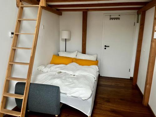 Urbane Dachgeschosswohnung, Blick auf Fernsehturm photo 16