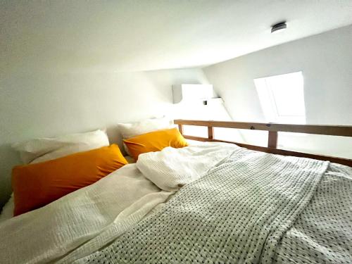 Urbane Dachgeschosswohnung, Blick auf Fernsehturm photo 15