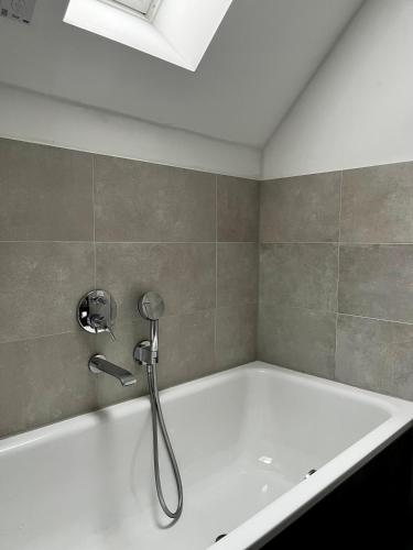 Urbane Dachgeschosswohnung, Blick auf Fernsehturm photo 19
