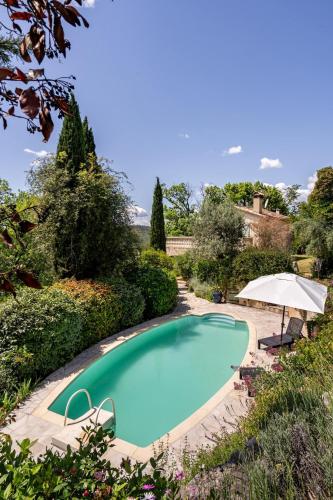 Magnificent villa very quiet, swimming pool, greenery, fenced garden, spectacular view