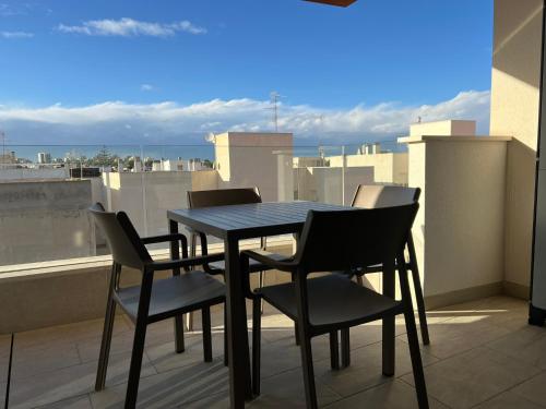 Apartment with rooftop pool 150 m from the beach