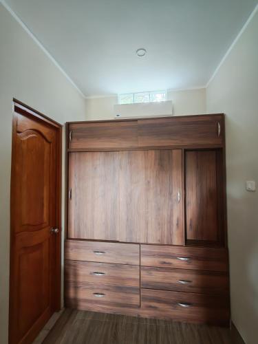 a large wooden cabinet in a room at Hospedaje Máncora in Máncora