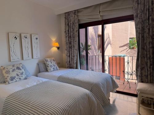 Modern central 4 bed apartment