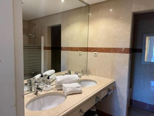 Modern central 4 bed apartment