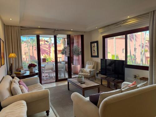 Modern central 4 bed apartment