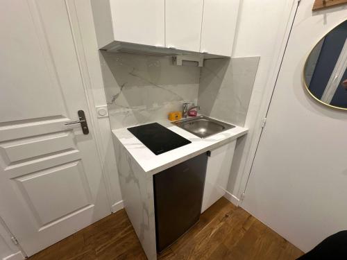 326 New Suite Hugo - Tiny Apartment Paris Center