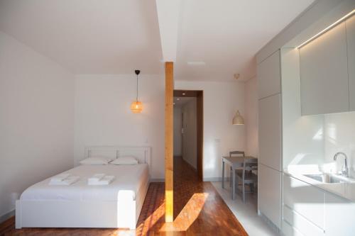 FLH Benfica Modest Studio
